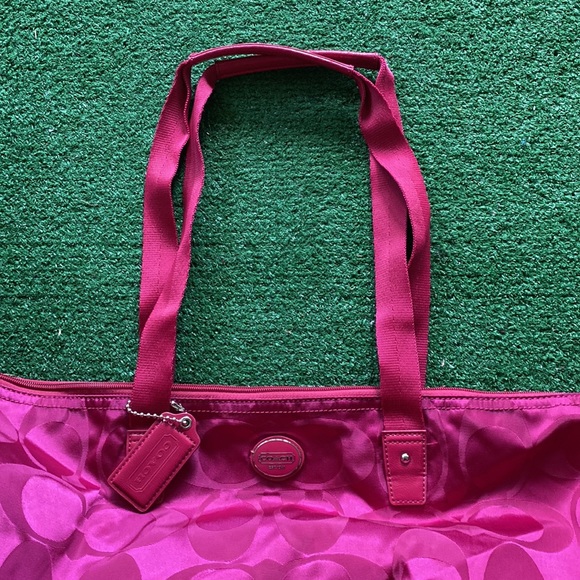 Authentic Coach Large Pink Duffle Bag | Travel Bag | Coach| - Picture 12 of 13